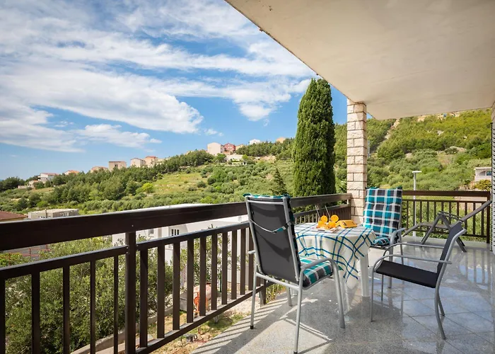 Paramount Apartments