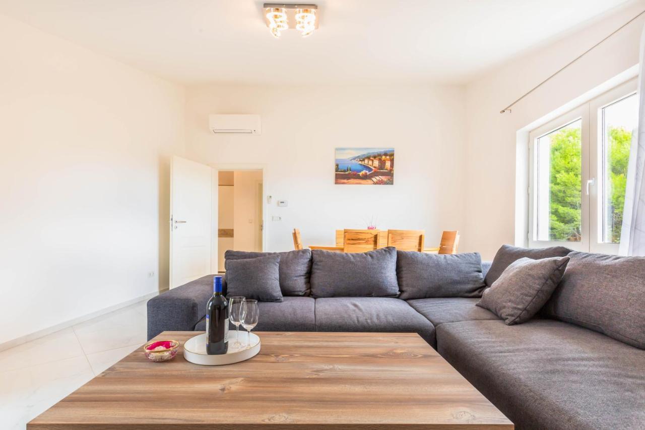 Apartment Paramount