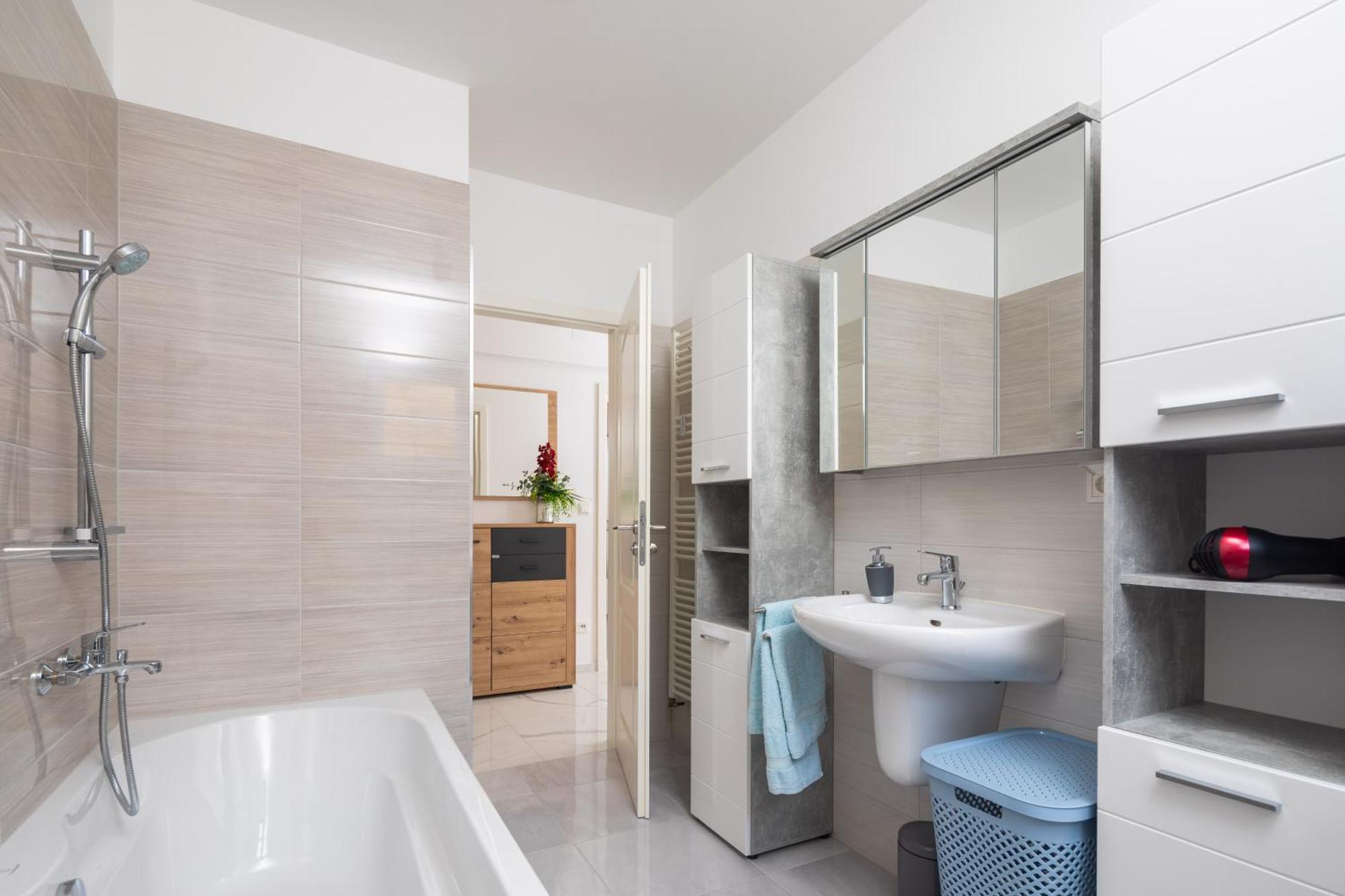 Paramount Apartment
