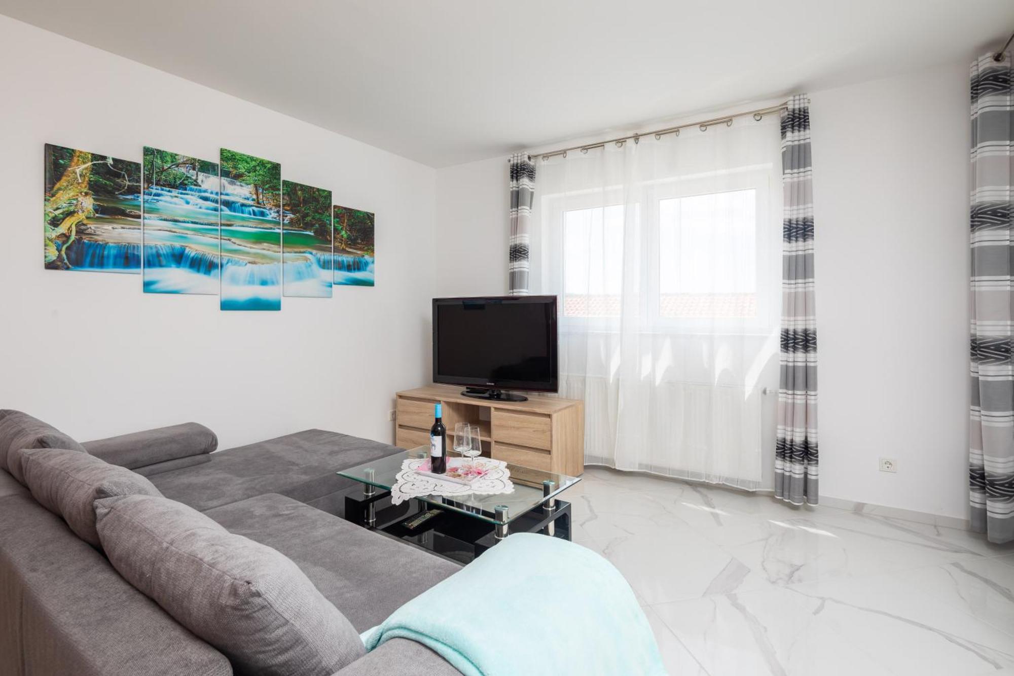 Apartment Paramount